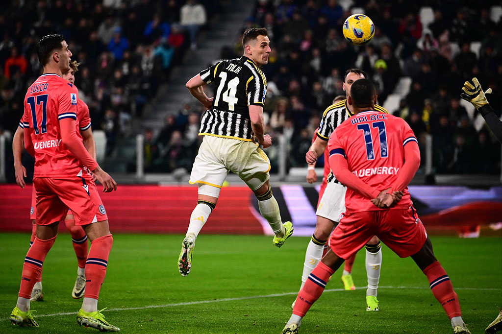 Permainan tidak banyak berubah selepas jeda dengan Juventus masih memegang kendali laga. Pada awal babak kedua, Bianconeri sempat bikin gol lewat tandukan Arkadiusz Milik. Namun, gol itu dianulir usai bola umpan silang Chiesa lebih dulu melengkung keluar lapangan.