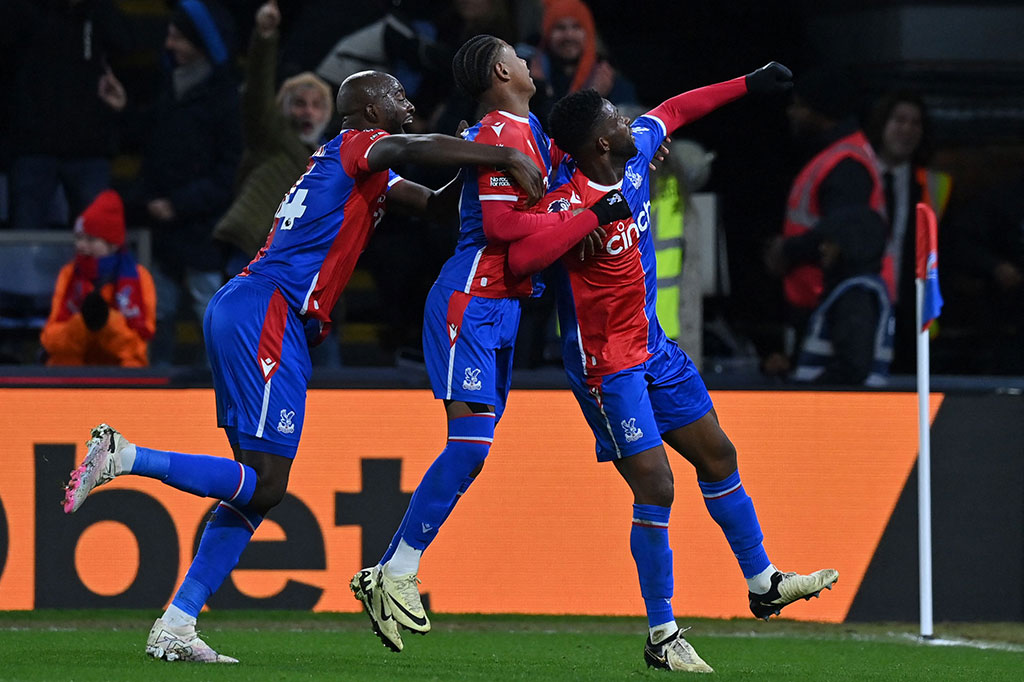 Chelsea langsung mendominasi penguasaan bola sejak kick-off dimulai. Namun, Crystal Palace berhasil unggul terlebih dahulu pada menit ke-30 lewat gol indah Jefferson Lerma.  Skor 1-0 untuk Crystal Palace bertahan hingga jeda.