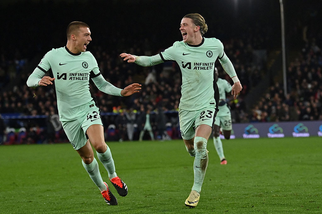 The Blues kemudian berbalik unggul di menit ke-90+1, Conor Gallagher mencetak gol keduanya. Diawali dengan serangan balik, Palmer mengirim umpan tarik ke Gallagher yang kemudian menuntaskannya menjadi gol. Skor menjadi 2-1.