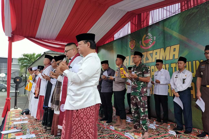 Dandim 0612 Tasikmalaya Letkol Inf Raden Henra Sukmadjidibrata mengatakan, jelang pencoblosan pada pemilihan umum (Pemilu) 2024 anggotanya bersama Polri, tokoh agama, tokoh masyarakat dan lintas agama berada di 17 Gereja di Kota Tasikmalaya menggelar doa bersama. Namun, doa bersama tersebut agar hasil Pemilu 2024 berjalan kondusifitas hingga tetap terjaga.