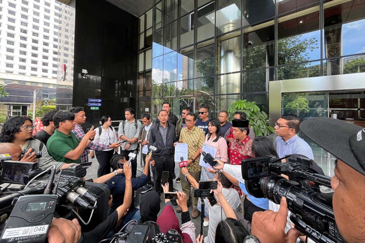 Julius mengatakan laporan ini dilakukan setelah Koalisi Masyarakat Sipil untuk Reformasi Keamanan mengumpulkan sejumlah data. Informasi yang didapatkan diklaim cukup untuk membuat KPK bergerak.