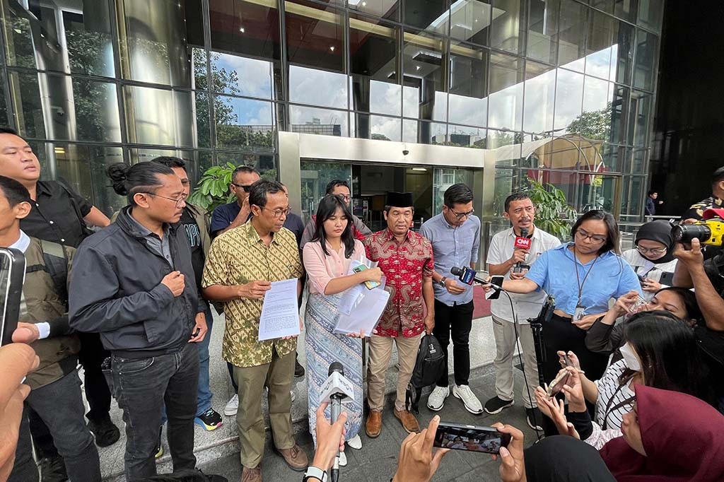 “Menurut kami cukup bagi pijakan KPK dalam mengusut sesuai dengan kewenangan yang dimilikinya,” ujar Julius.