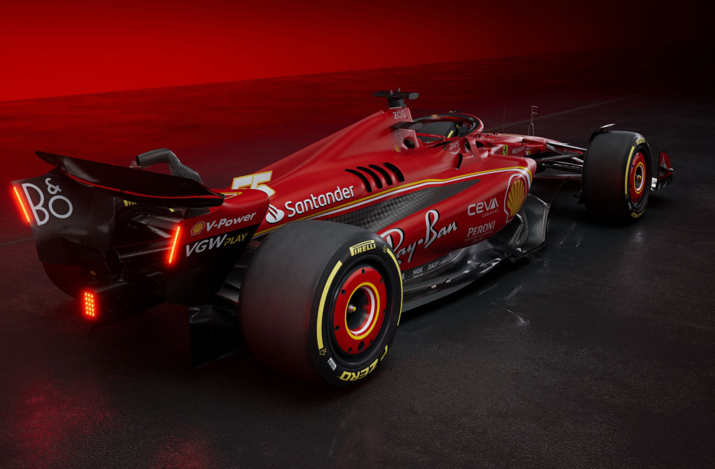 Dan Ferrari meluncurkan SF-24 kepada banyak penggemarnya dengan video pendek dan sederhana, menambahkan dalam pernyataan bahwa sekelompok kecil tamu dapat melihat langsung mobil baru tersebut.