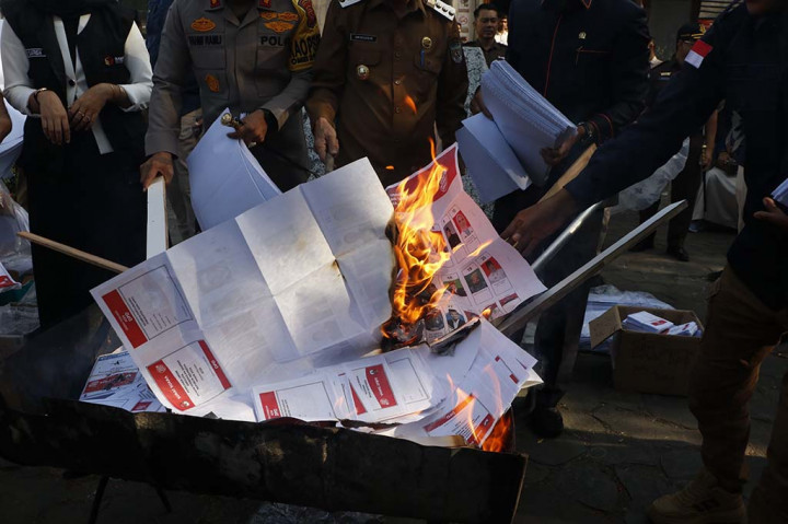 Sebanyak 1.775 surat suara rusak dimusnahkan oleh Komisi Independen Pemilihan (KIP) Kota Banda Aceh di halaman Gedung ITLC Pemkot Banda Aceh. Surat suara tersebut merupakan sisa dari hasil sortir dan pelipatan surat suara untuk Pemilihan Umum (Pemilu) 2024.