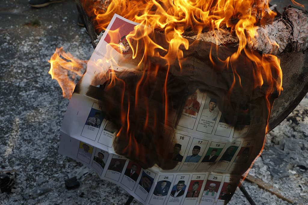 Yusri menyebutkan, surat suara yang dimusnahlan terdiri dari berbagai jenis. Yaitu surat suara Pemilihan Presiden dan Wakil Presiden (PPWP) sebanyak 27 lembar, DPR RI (631 lembar), DPD (250 lembar), dan DPR Aceh (394 lembar). Kemudian, ada juga surat suara tingkat DPRK di 5 Daerah Pemilihan (Dapil). Yaitu Dapil 1 (171 lembar), Dapil 2 (42 lembar), Dapil 3 (62 lembar), dan Dapil 4 (132 lembar). Terakhir Dapil 5 sebanyak 66 lembar surat suara.