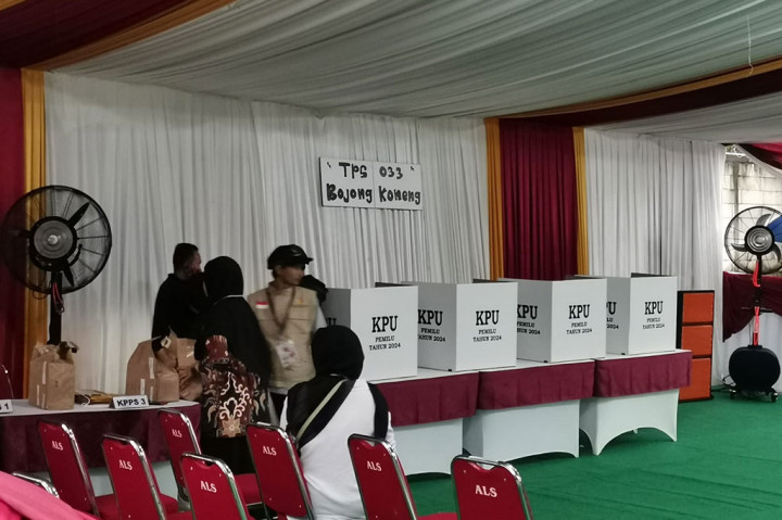 TPS 33 terletak di Lapangan GDR, Jalan Sentul Paradise Park. TPS ini terletak tak jauh dari kediaman Prabowo di Hambalang, Kabupaten Bogor.