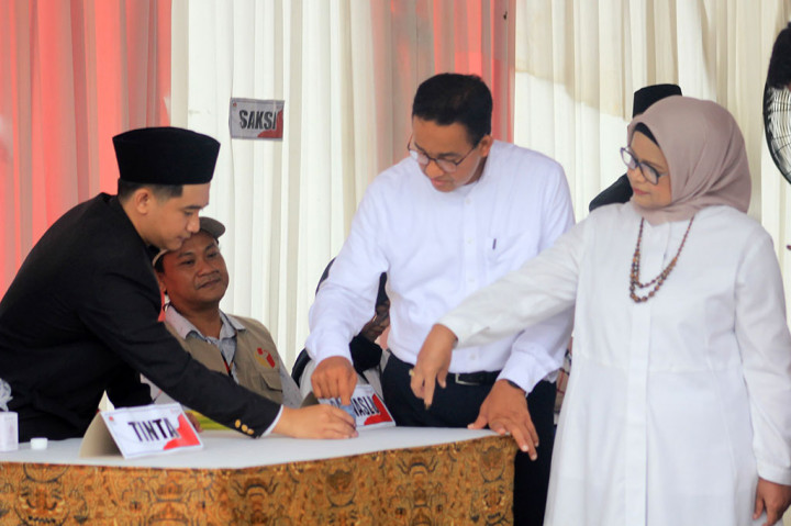 Anies juga mendoakan semoga proses pemungutan suara di Pemilu dapat berjalan aman dan lancar. Dia juga memberikan pesan, saatnya perubahan dengan menggunakan bahasa isyarat untuk para disabilitas di Indonesia.