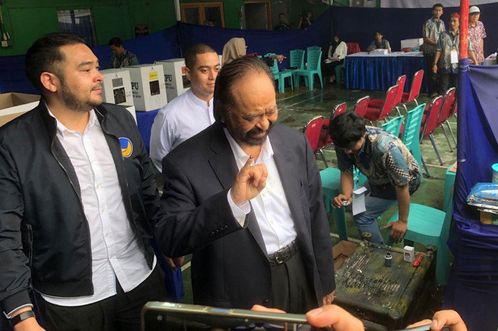 Surya Paloh menjelaskan hasil hitung cepat atau quick count (QC) hanya menjadi panduan awal untuk melihat pergerakan perolehan suara di tingkat pusat dan daerah.