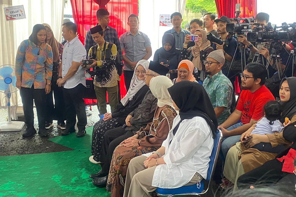 Situasi TPS tempat Ma'ruf Amin mencoblos tampak ramai. Paspampres juga mulai berjaga-jaga di lokasi.
