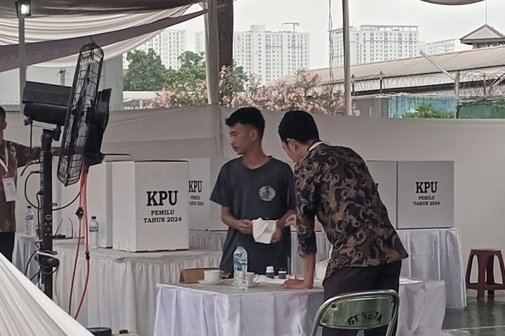 Dia memastikan tidak ada kendala dalam pencoblosan hari ini meski hujan. Aparat keamanan baik Polri, TNI, dan penyelenggara pemilu KPU, Bawaslu tergabung membantu agar pencoblosan terlaksana secara jujur dan adil. Total ada 119 petugas kelompok penyelenggara pemungutan suara (KPPS) dikerahkan pada 11 TPS lapas narkotika Cipinang ini.