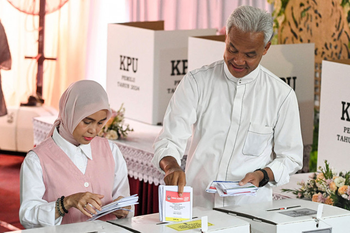 Dengan demikian, lanjut dia, hal tersebut menunjukkan kualitas demokrasi Indonesia hari ini.

Ia juga meminta masyarakat untuk saling menjaga dalam pelaksanaan Pemilu hari ini. 