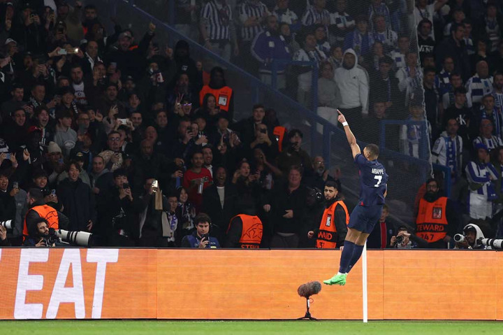 PSG akhirnya berhasil memecahkan kebuntuan pada menit ke-58. Lewat skema tendangan sudut, bola lambung operan Dembele dibelokkan sundulan Marquinhos. Bola kemudian disambar tembakan keras Mbappe dari jarak dekat untuk mengubah skor menjadi 1-0.