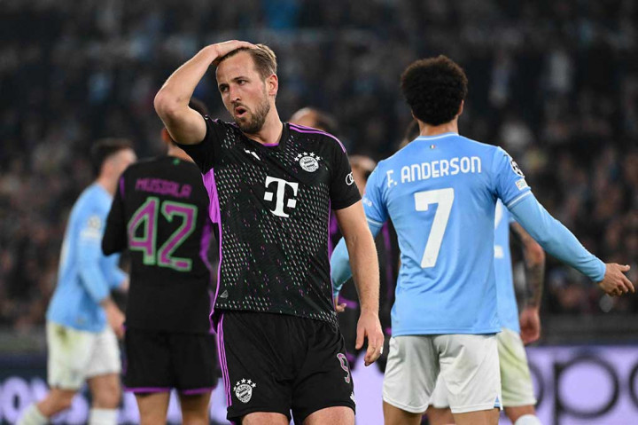 Bayern langsung tancap gas saat pertandingan dimulai dan langsung mendapatkan peluang pada menit ke-7 menit, tetapi tembakan Harry Kane masih melambung di atas gawang.