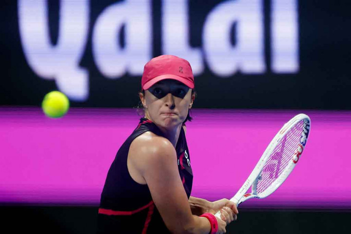 Petenis Polandia berusia 22 tahun itu akan menghadapi juara Doha dua kali lainnya, Victoria Azarenka, dalam perempat final hari ini.