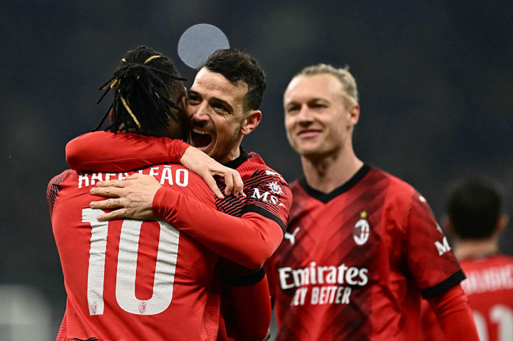 Rafael Leao kemudian membawa Milan unggul 3-0 pada menit ke-53 setelah umpan tarik Theo Hernandez bisa disambar pemain asal Portugal itu menjadi gol.