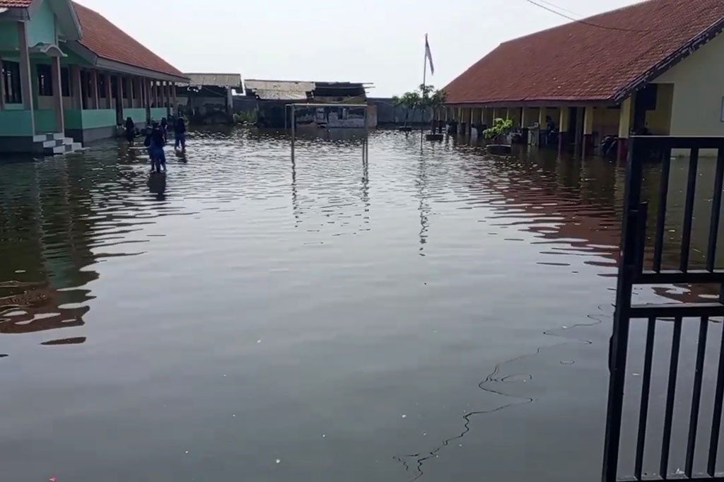 Pemerintah Kabupaten Sidoarjo sudah berupaya, mengoperasikan mesin pompa untuk menyedot genangan air. Namun upaya penyedotan air tidak bisa 24 jam, karena kondisi sungai untuk pembuangan juga meluap.