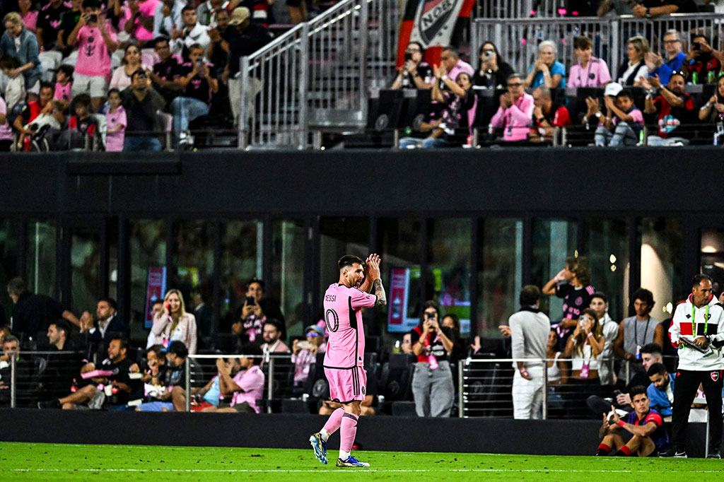 Messi keluar lapangan pada menit ke-60, dan digantikan oleh pemain Amerika berusia 22 tahun Lawson Sunderland, tetapi membuat senang para penggemar tuan rumah menjelang dimulainya kampanye MLS 2024 minggu depan.