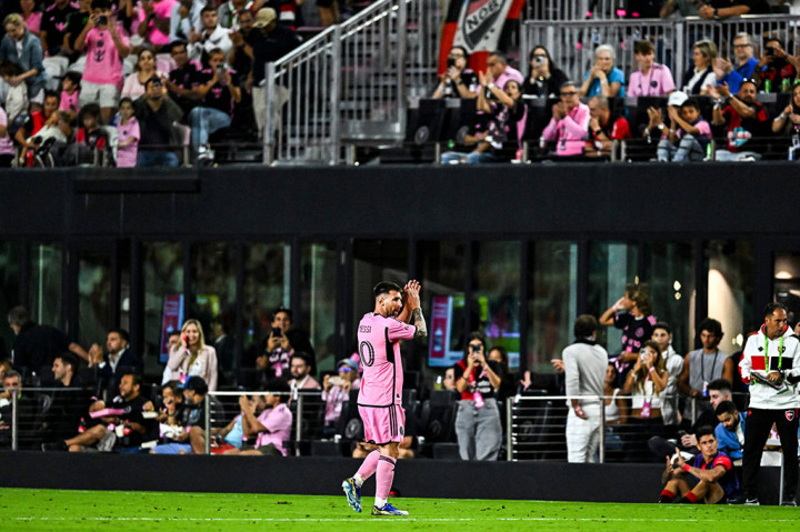 Messi keluar lapangan pada menit ke-60, dan digantikan oleh pemain Amerika berusia 22 tahun Lawson Sunderland, tetapi membuat senang para penggemar tuan rumah menjelang dimulainya kampanye MLS 2024 minggu depan.