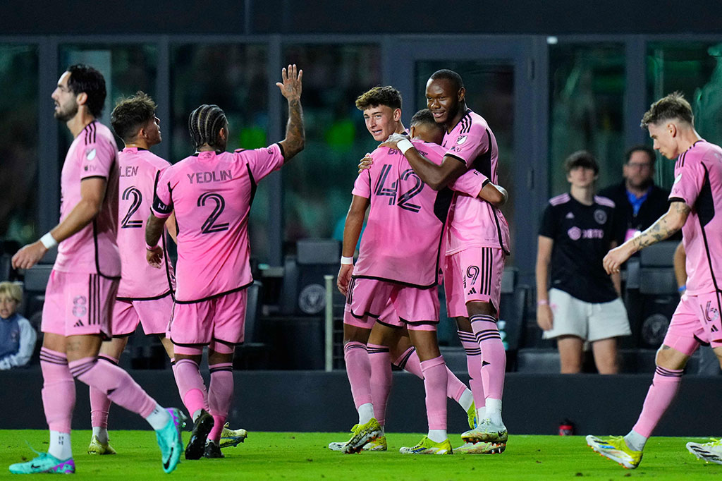 Usai babak pertama tanpa gol, Inter Miami unggul 1-0 melalui gol Shanyder Borgelin pada menit ke-64. Penyerang Haiti berusia 22 tahun itu menyundul bola menyambut tendangan sudut gelandang Finlandia Robert Taylor.
