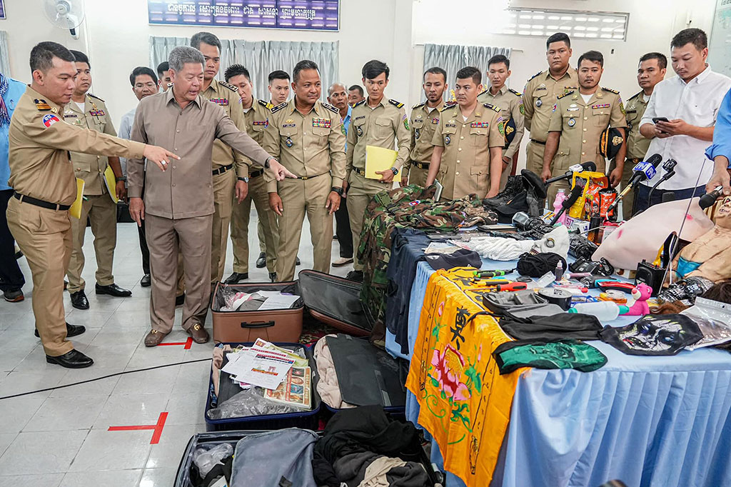 “Kedua pria tersebut memasuki Kamboja untuk membuat video fitnah terkait perdagangan manusia, penahanan dengan penyiksaan, pemerkosaan, dan penjualan organ manusia,” kata pengadilan.

