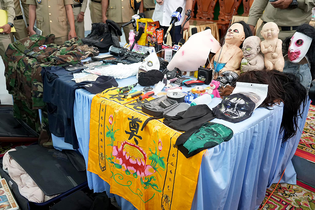 Mereka dijatuhi hukuman masing-masing dua tahun penjara dan diperintahkan membayar denda gabungan sekitar USD2.000, tambah pernyataan itu.