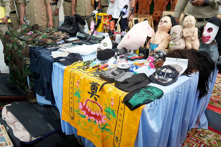 Mereka dijatuhi hukuman masing-masing dua tahun penjara dan diperintahkan membayar denda gabungan sekitar USD2.000, tambah pernyataan itu.