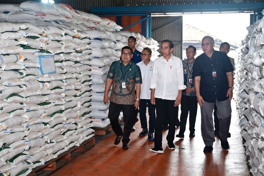 Dia mengatakan fungsi negara adalah memberikan bantuan pangan manakala ada kenaikan harga beras. Oleh karenanya, kata dia, pemerintah menyiapkan bantuan pangan beras hingga Juni 2024, masing-masing 10 kg per keluarga, per bulan. 