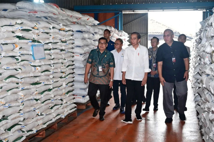 Dia mengatakan fungsi negara adalah memberikan bantuan pangan manakala ada kenaikan harga beras. Oleh karenanya, kata dia, pemerintah menyiapkan bantuan pangan beras hingga Juni 2024, masing-masing 10 kg per keluarga, per bulan. 