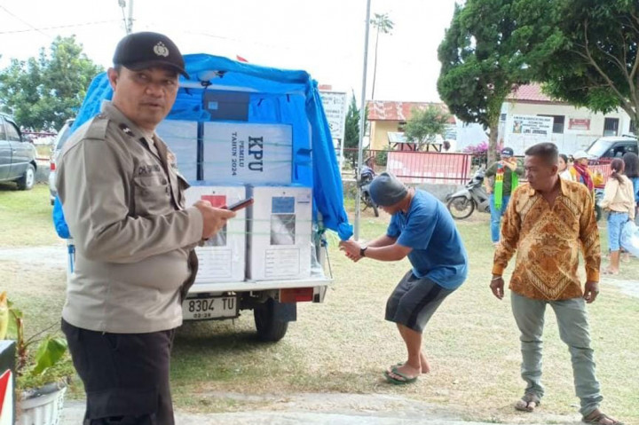 Adapun jumlah logistik yang didistribusikan meliputi 110 kotak suara dan 88 bilik suara dan telah dikembalikan ke kantor PPK Kecamatan Haranggaol Horison meliputi Nagori Purba, Nagori Purba Pasir, Nagori Purba Horison, Nagori Sihalpe, dan Kelurahan Tigarunggu.