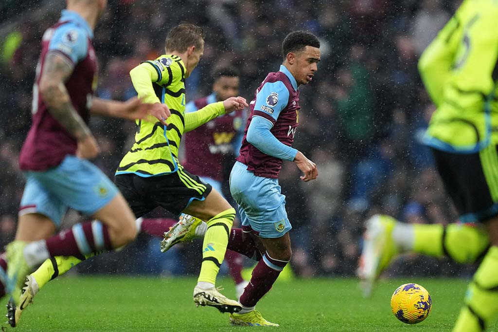 Gol berawal dari pergerakan Gabriel Martinelli di sisi kiri. Ia kemudian memberikan umpan tarik yang dituntaskan Martin Odegaard di tepi kotak penalti. Skor menjadi 1-0.