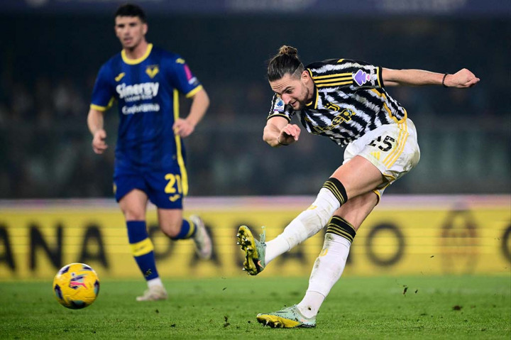 Keunggulan itu tidak bertahan lama. Tiga menit kemudian, Juventus kembali menyamakan kedudukan berkat gol Adrien Rabiot. Umpan Manuel Locatelli dari sisi kanan dituntaskan Rabiot dengan tendangan yang menjebol pojok kiri gawang Verona. Skor berubah menjadi 2-2.