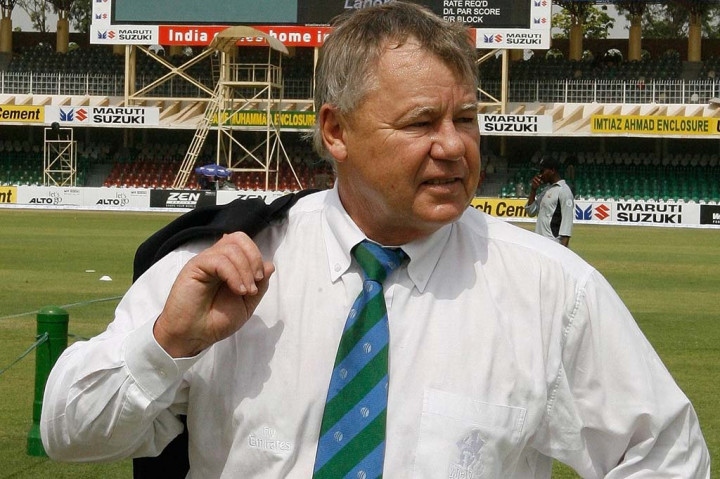 Legenda kriket Afrika Selatan dan mantan pelatih nasional Mike Procter meninggal pada hari Sabtu, 18 Februari 2024 pada usia 77 tahun, kata istrinya kepada AFP.