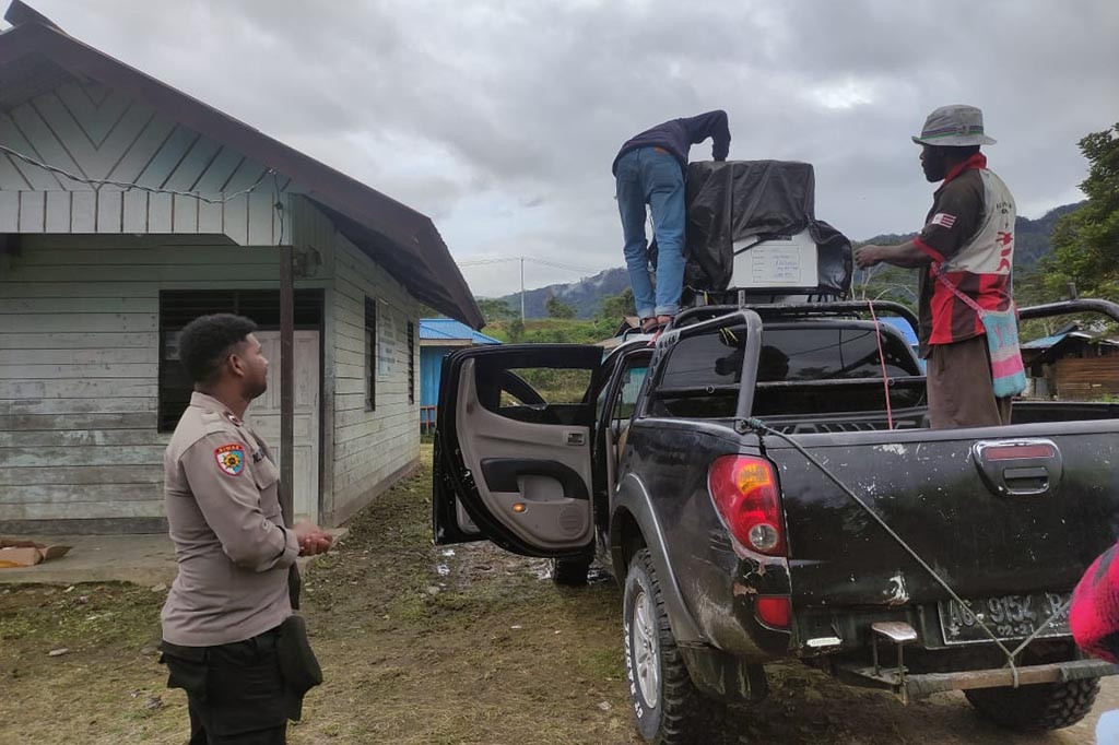 Tahapan pencoblosan telah selesai kini masuk ke tahapan pendistribusian kotak suara dan surat suara dari TPS-TPS ke KPU Wilayah Pegunungan Bintang. Situasi kamtibmas wilayah Polres Pegubin hingga Hari Ini Minggu, 18 Februari, masih terpantau aman kondusif.