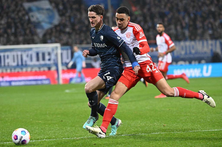 Pada babak pertama Die Roten mengambil inisiatif menyerang terlebih dahulu dan mampu unggul pada menit ke-14 lewat gol yang dicetak Jamal Musiala setelah memanfaatkan umpan Leon Goretzka sehingga skor berubah menjadi 1-0.