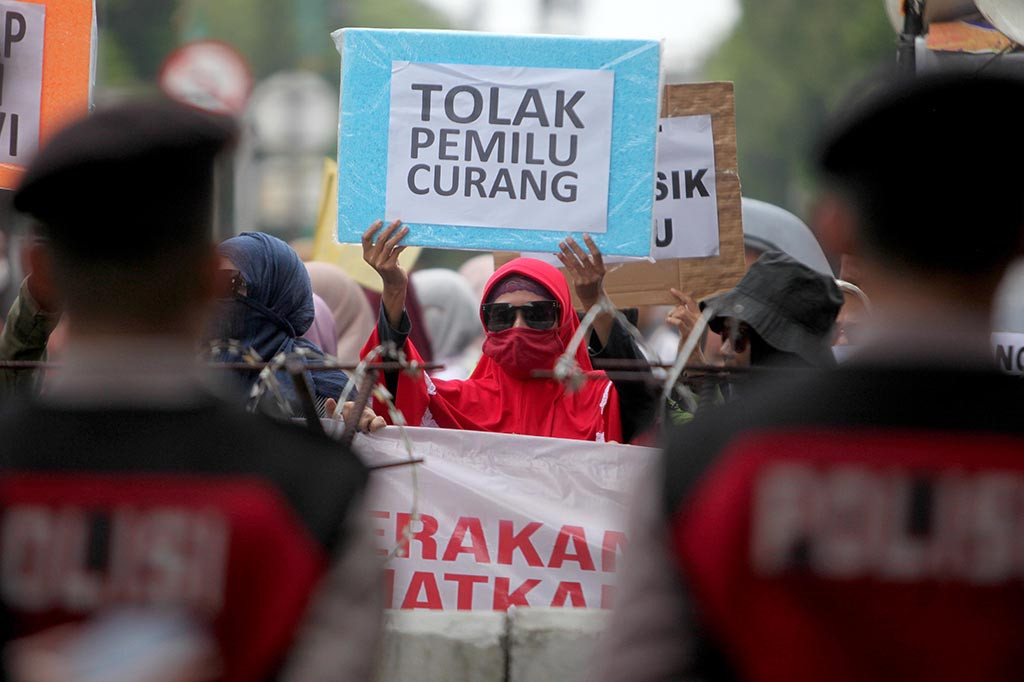 Forum Komunikasi Antar Relawan Ganjar-Mahfud telah mengeluarkan 'Petisi Brawijaya' di Jalan Brawijaya VIII, Jakarta Selatan (Jaksel). Usai mengeluarkan petisi, mereka berencana melanjutkan dengan unjuk rasa di Patung Kuda berlanjut ke Bawaslu di Jakarta Pusat (Jakpus), hari ini.