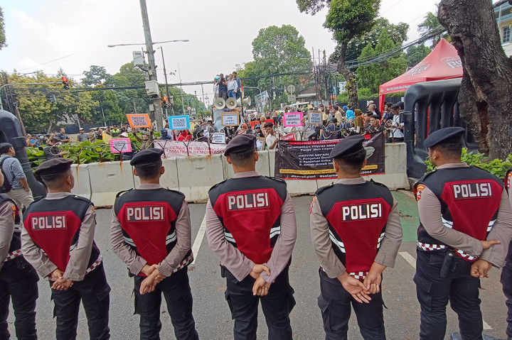 Tak hanya menggelar aksi demonstrasi bertajuk 'Gerakan Keadilan Rakyat, Tolak Pemilu 2024', massa juga akan melakukan aksi jalan kaki (<em>long march</em>) ke gedung Bawaslu. Jumlah massa yang ikut diperkirakan sebanyak 200 hingga 300 orang.
