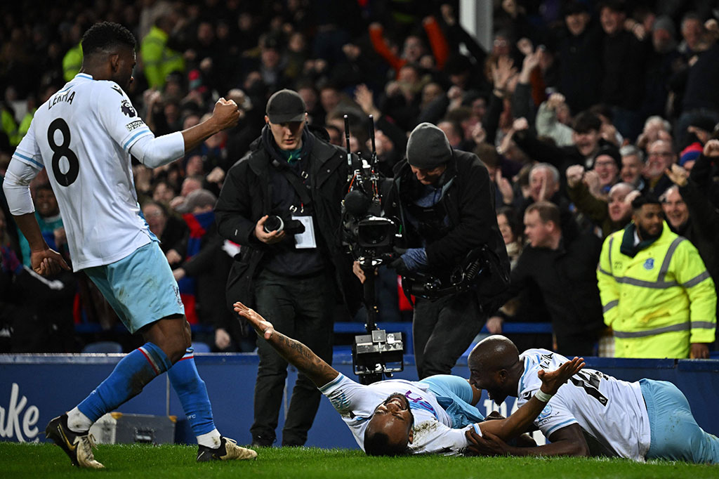 Kebuntuan baru pecah pada menit ke-66 ketika Mateta memenangi duel dengan Jarrad Braithwaite dan mengirimkan bola kepada Jordan Ayew, yang meneruskannya dengan sepakan keras ke sudut jauh untuk menjadi gol.