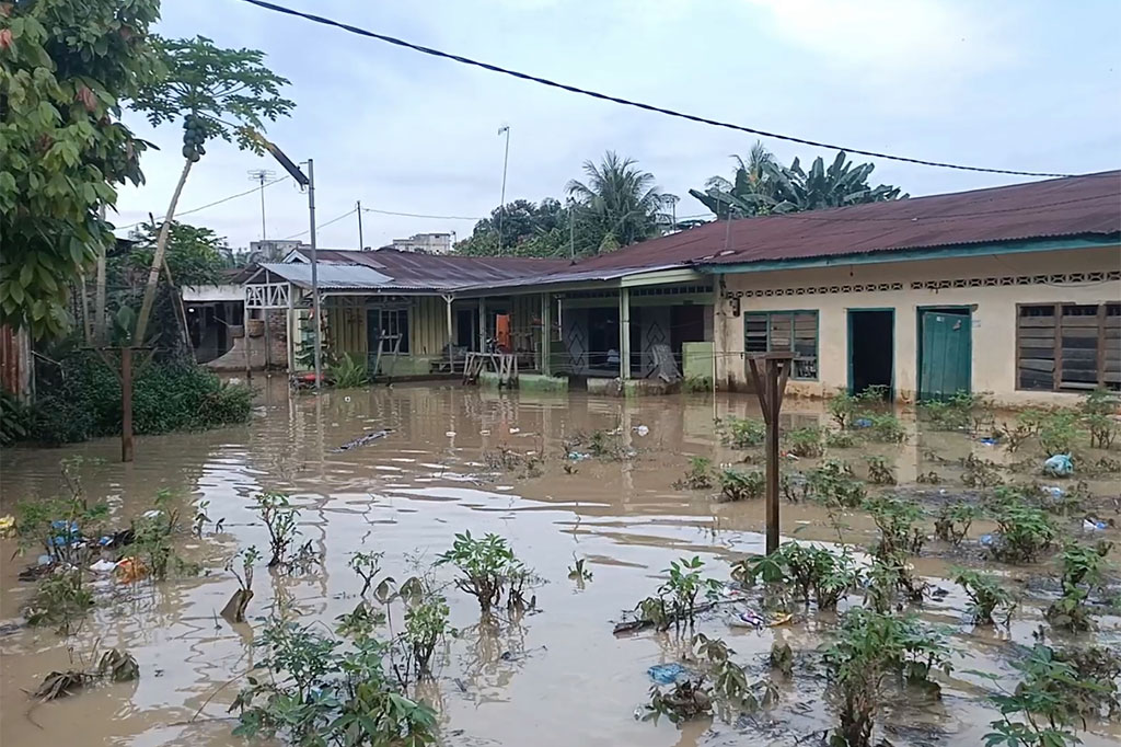 Banjir akibat luapan Sungai Padang merendam ratusan rumah yang tersebar di beberapa kelurahan di Kota Tebing Tinggi, Sumatera Utara, pada Selasa 20 Februari 2024.