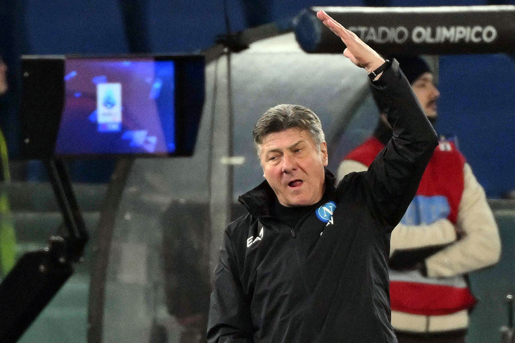 Walter Mazzari menjadi caretaker menggantikan Rudi Garcia pada November tahun lalu. Mazzari yang digadang-gadang dapat mengembalikan performa Victor Osimhen dan kawan-kawan pasca hasil buruk di tangan Rudi Garcia, gagal memenuhi harapan.