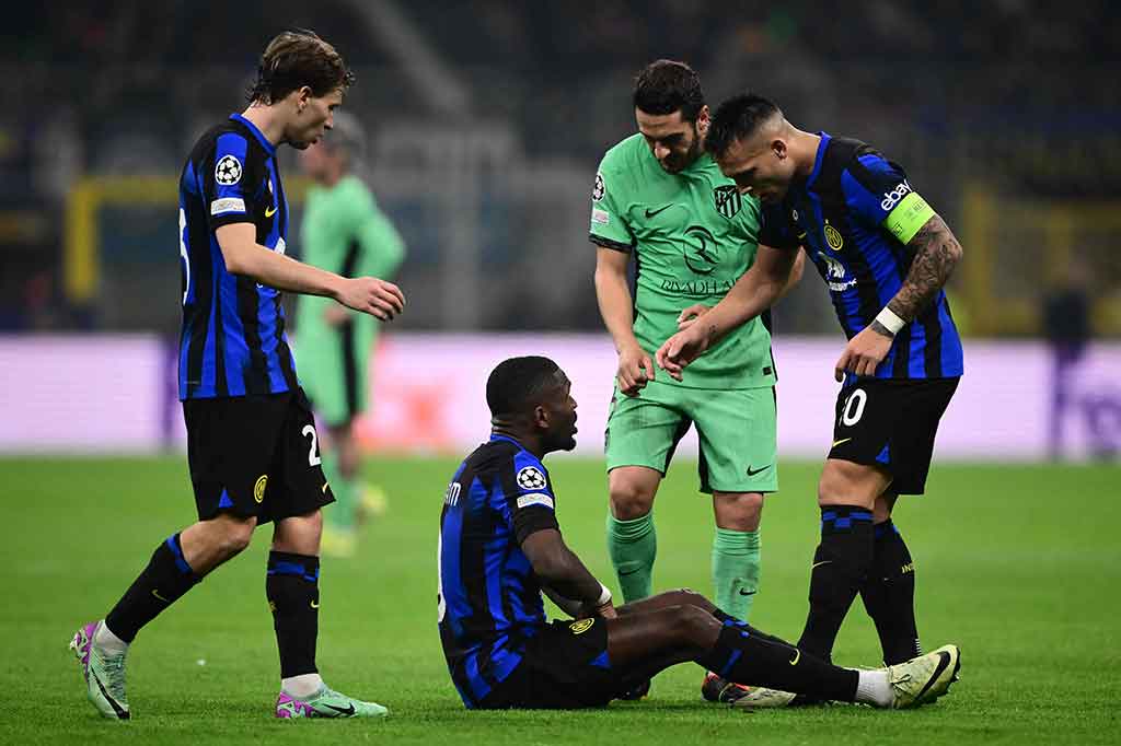 Inter harus menarik keluar Thuram di babak kedua karena mengalami cedera, dan memasukkan Marko Arnautovic.