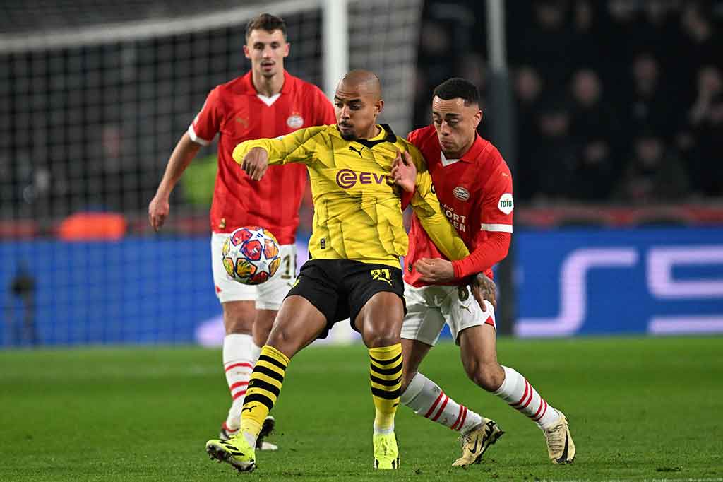 Selepas itu, Dortmund lebih sering menciptakan peluang. Sedangkan PSV bertahan cukup baik dan solid, alhasil tidak ada gol tambahan hingga babak pertama berakhir.