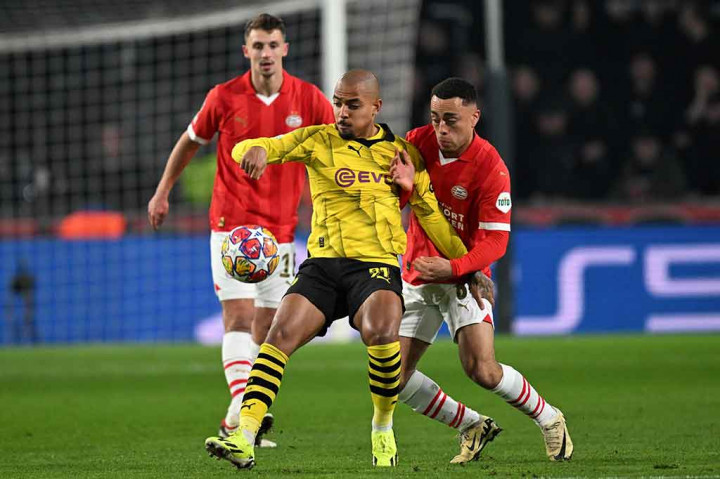 Selepas itu, Dortmund lebih sering menciptakan peluang. Sedangkan PSV bertahan cukup baik dan solid, alhasil tidak ada gol tambahan hingga babak pertama berakhir.