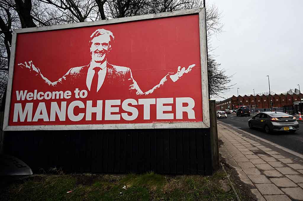 Sir Jim Ratcliffe telah resmi mengakuisisi 25 persen saham Manchester United (MU) yang menjadikannya salah satu pemilik klub Inggris tersebut.
