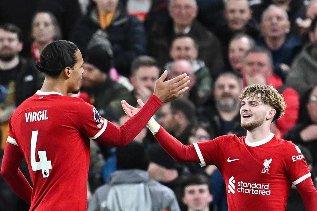 Pada menit ke-90, Harvey Elliot menyumbang gol keempat bagi Liverpool. Bola sapuan bek Luton terhadap penguasaan Gakpo mendarat ke penguasaan Elliot, yang lantas melepaskan sepakan kaki kiri bersarang di gawang Kaminski. 