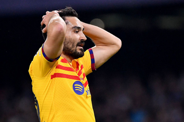 Barcelona langsung mengambil inisiatif menyerang sejak kick-off. Mereka beberapa kali memperoleh peluang emas untuk membobol gawang tuan rumah, namun tidak ada satupun yang berbuah gol. Babak pertama berakhir tanpa gol.