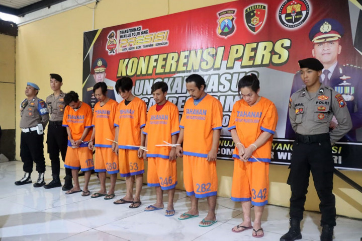 Para tersangka dalam kegiatan usaha ilegal tersebut memindahkan isi gas tabung subsidi tiga kilogram ke tabung 12 kilogram. Dalam sehari mereka bisa mencapai hasil produksi antara 70 hingga 100 tabung gas 12 kilogram. Keuntungan yang mereka dapat bisa mencapai Rp5 juta per harinya. 