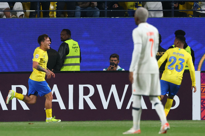 Al Nassr yang menang 1-0 lewat gol Ronaldo pada leg pertama pekan lalu, berhasil memimpin lewat gol Otavio pada menit ke-17. Mantan bintang FC Porto itu mencetak gol melalui sepakan jarak dekat.