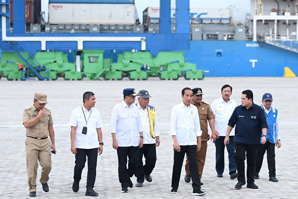 Sebelumnya, lanjut dia, biaya logistik negara rata-rata 24 persen jauh lebih tinggi dari biaya logistik negara tetangga yang hanya 9 - 12 persen. Hal itu karena pelabuhan di Indonesia belum terintegrasi dengan industri atau pabrik yang jauh dari pelabuhan. Namun setelah pelabuhan terintegrasi seiring dengan mergernya Pelindo I, II, III dan IV, biaya logistik sudah turun menjadi 14 persen.