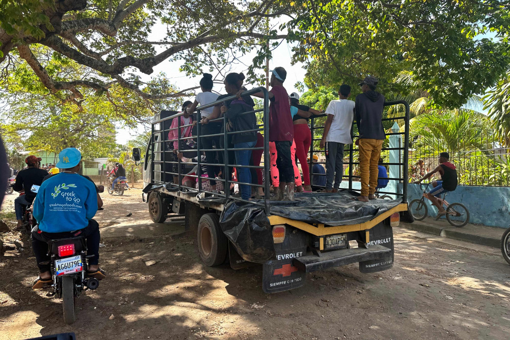 Sedikitnya 16 orang tewas ketika sebuah tambang emas ilegal di hutan Venezuela selatan, runtuh, kata para pejabat yang merevisi korban tewas sebelumnya, Rabu, 21 Februari 2024.