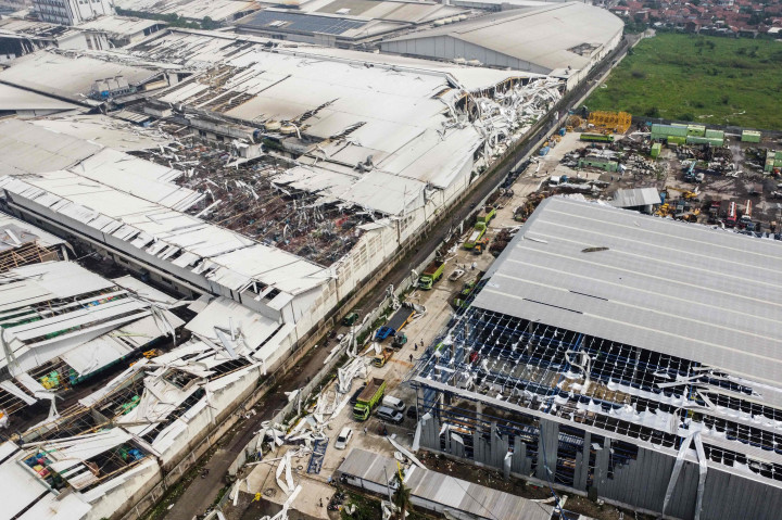 Bencana angin tornado menerjang Kecamatan Rancaekek di Kabupaten Bandung, Provinsi Jawa Barat, Rabu, 21 Februari sekitar pukul 16.00. Meski tak ada korban jiwa, bencana alam tersebut mengakibatkan ratusan rumah mengalami kerusakan.